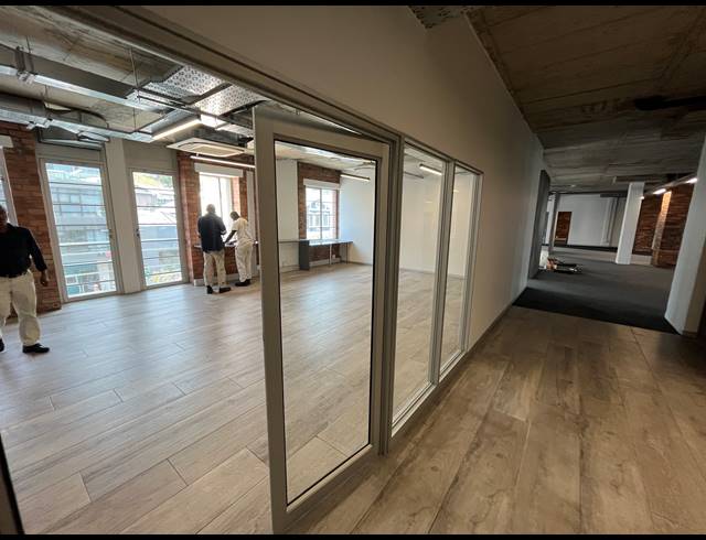 1,238M² OFFICE TO LET IN GREEN POINT